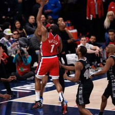 kaiyun-全场气氛感动到极点！NFL传奇TyronSmith上演绝杀季后赛关键对决，全网刷屏！_tyronhapi